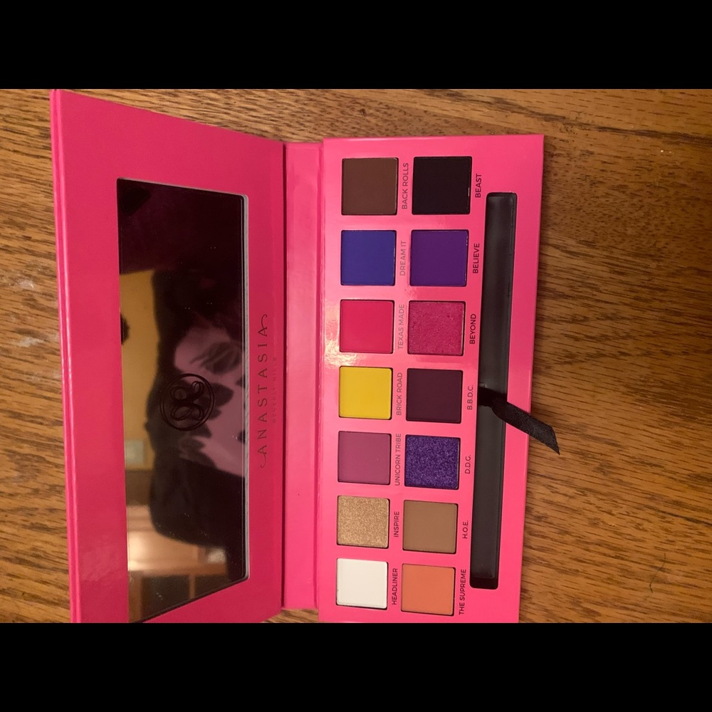 Eyeshadow palette